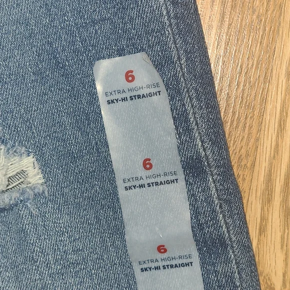New Old Navy  distressed SKI-HI STRAIGHT button fly  jeans sizes 6 - Picture 5 of 8